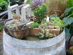 Selbstgebastelte Blumenübertöpfe