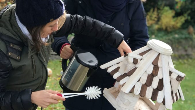 © Sagrodnik/Welzhofer Vogelfutterhaus reinigen