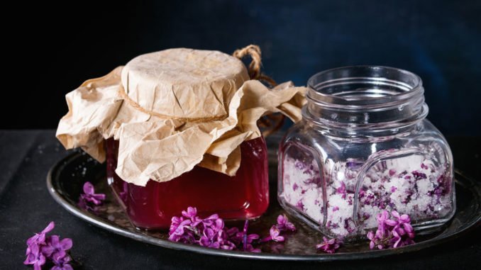 © Natasha Breen - Fotolia.com Fliedergelee selber machen