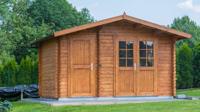 © schulzfoto - Fotolia.com Gartenhaus - Fassade schützen Gartenhaus - Fassade schützen