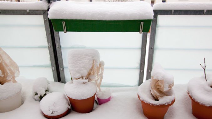 © Helmut Seisenberger / stock.adobe.com Balkon winterfest machen Balkon winterfest machen