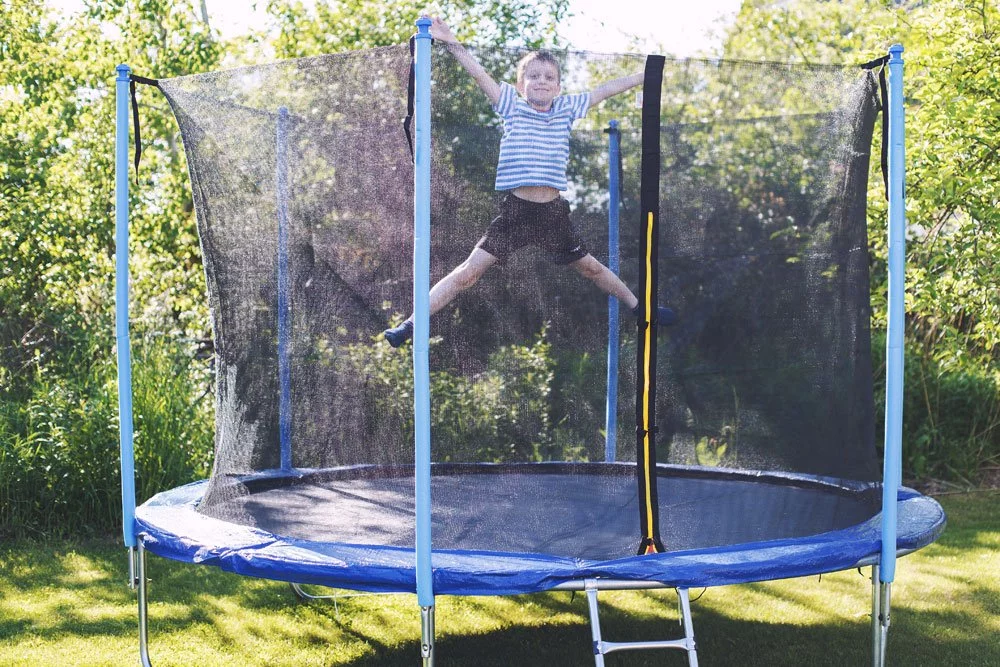 Trampolin im Garten Trampolin Garten